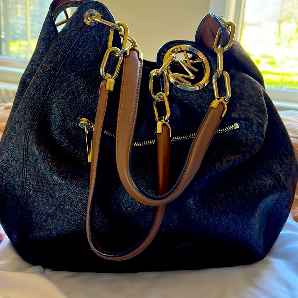 Michael Kors logo shoulder bag